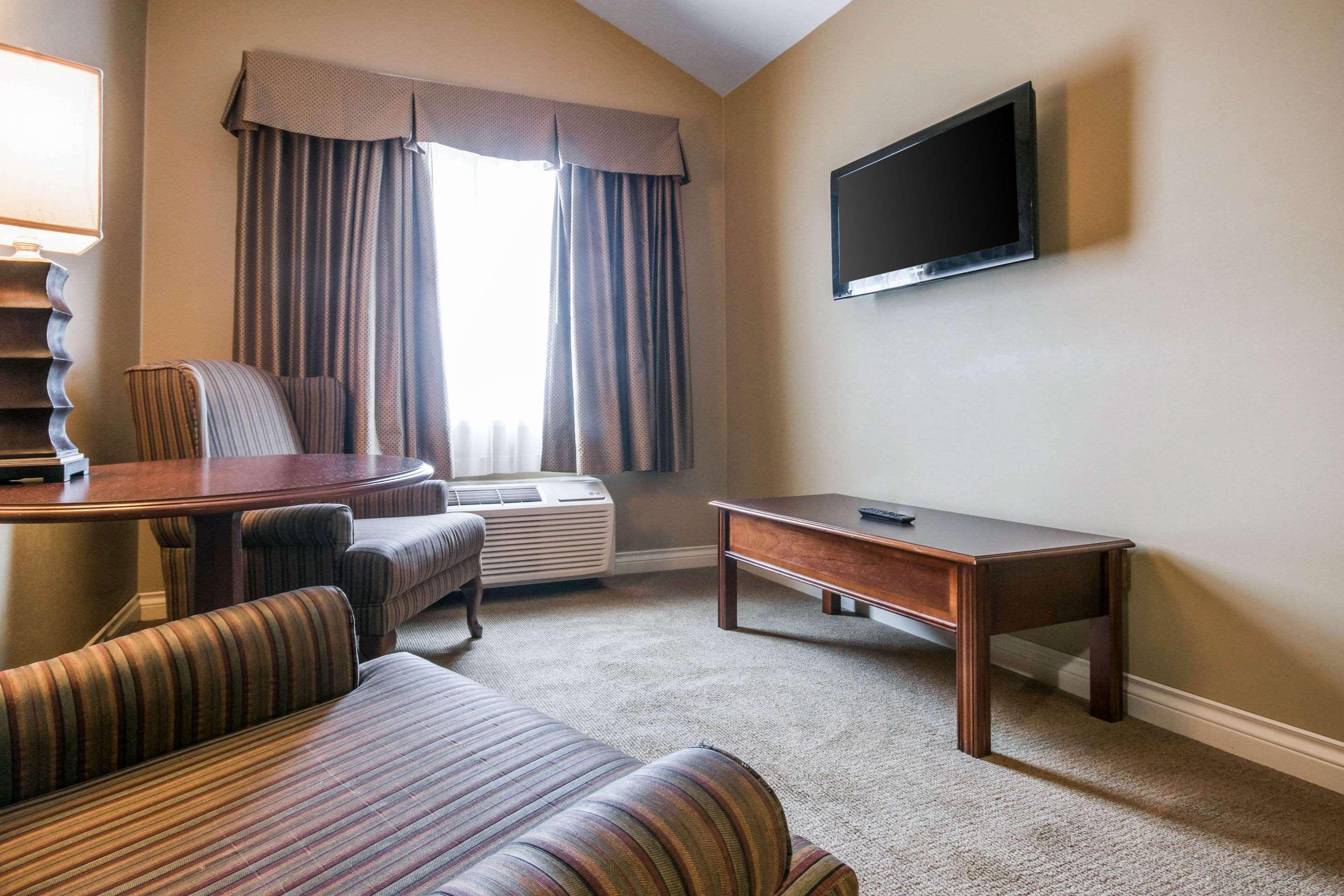 Clarion Hotel & Conference Centre Άμποτσφορντ Εξωτερικό φωτογραφία